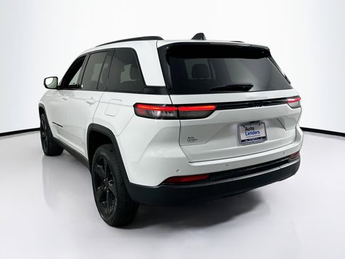 Used 2023 Jeep Grand Cherokee Altitude image 7