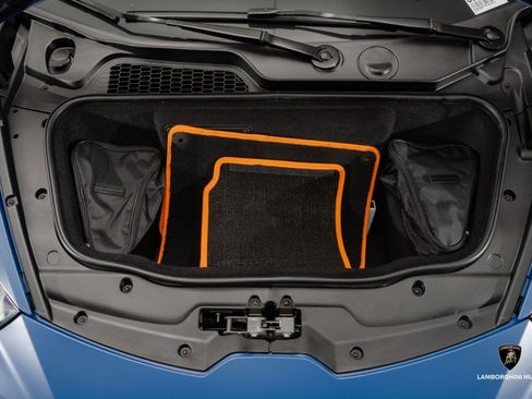 Used 2023 Lamborghini Huracan Tecnica image 5