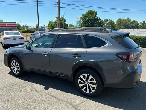 Used 2024 Subaru Outback Premium AWD/4WD image 11