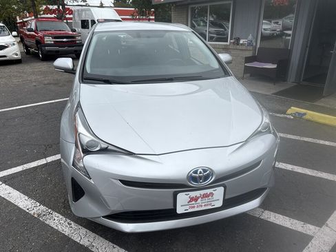 Used 2016 Toyota Prius Three Touring image 11