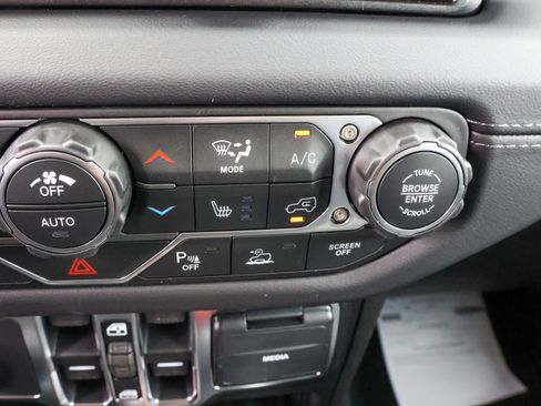 New 2026 Jeep Wrangler Unlimited Sahara AWD/4WD image 20