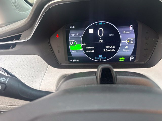 Used 2023 Chevrolet Bolt EUV Premier w/ Sun & Sound Package FWD image 4