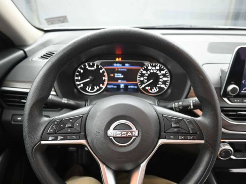 Used 2023 Nissan Altima 2.5 SV image 11