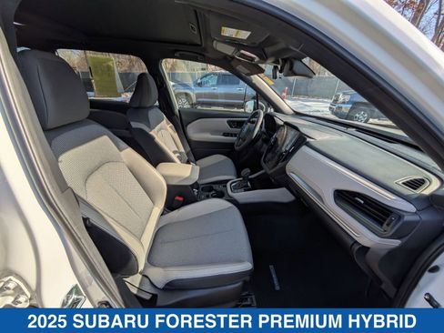 Used 2025 Subaru Forester Premium image 38