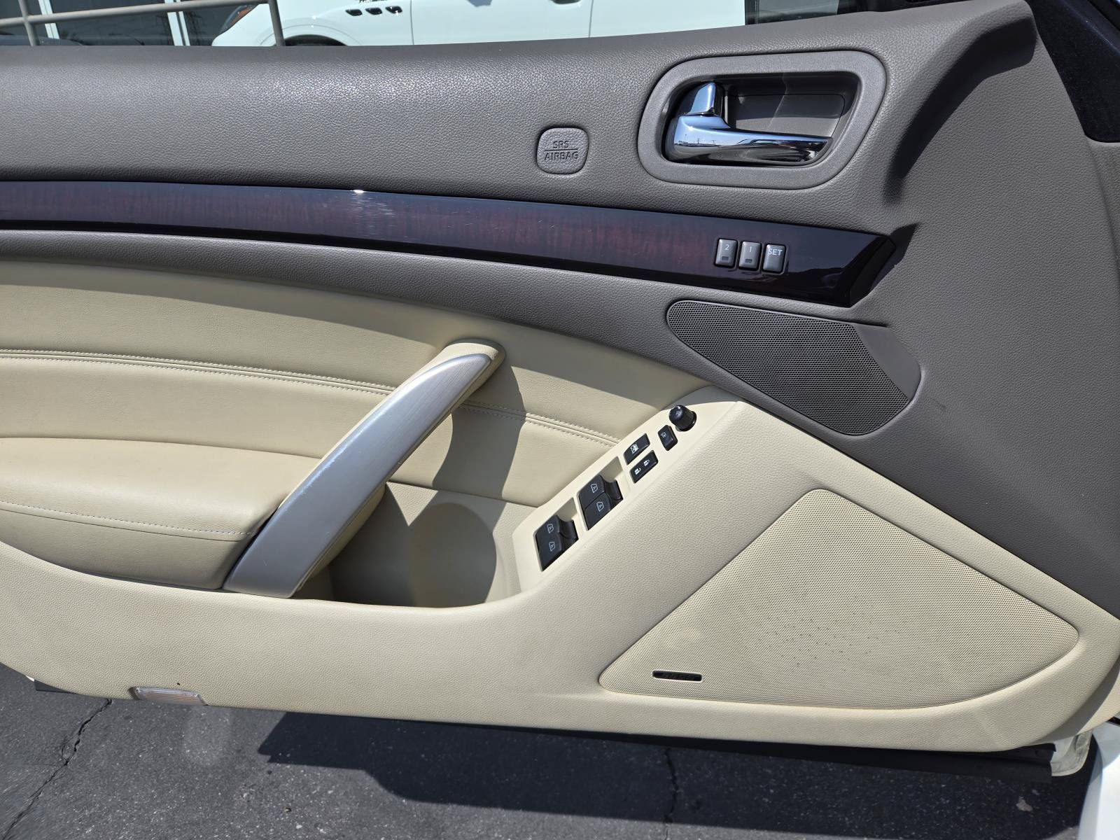 Used 2011 INFINITI G37 Convertible w/ Premium Pkg RWD image 18