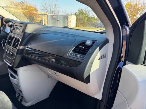 Used 2016 Dodge Grand Caravan American Value Package w/ UConnect Hands-Free Group image 28