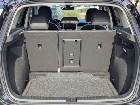 Certified 2025 Volkswagen Taos SE image 13