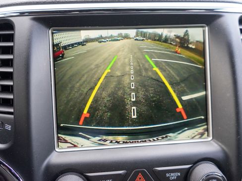 Used 2018 Jeep Grand Cherokee Limited w/ Luxury Group II image 19