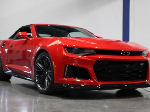 Used 2019 Chevrolet Camaro ZL1 RWD image 3