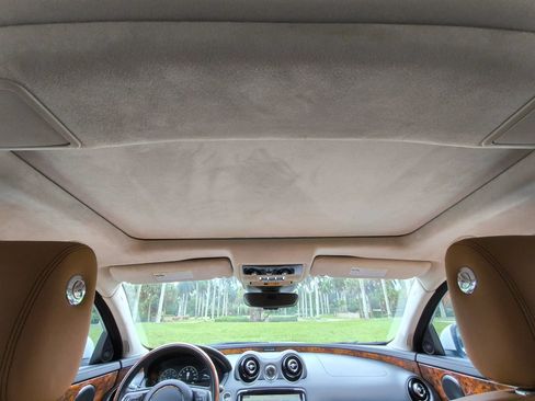 Used 2019 Jaguar XJ L Portfolio RWD image 30