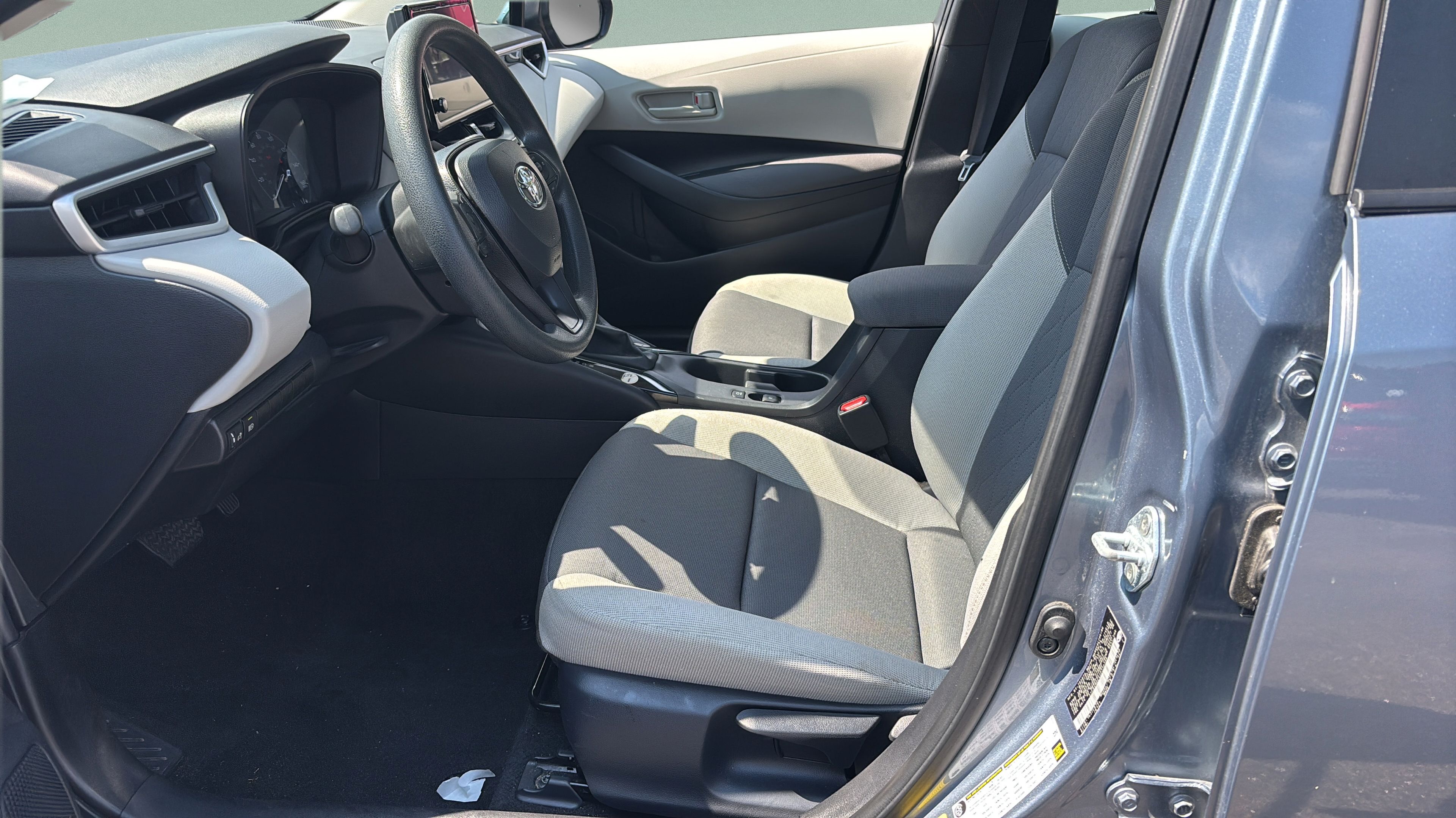 Used 2025 Toyota Corolla LE FWD image 9