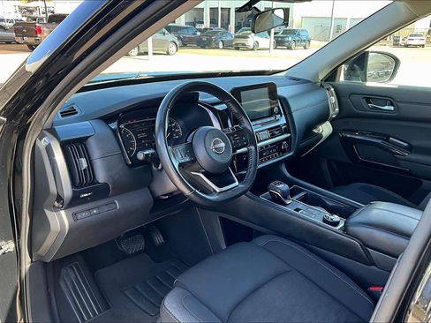 Used 2022 Nissan Pathfinder SV image 15