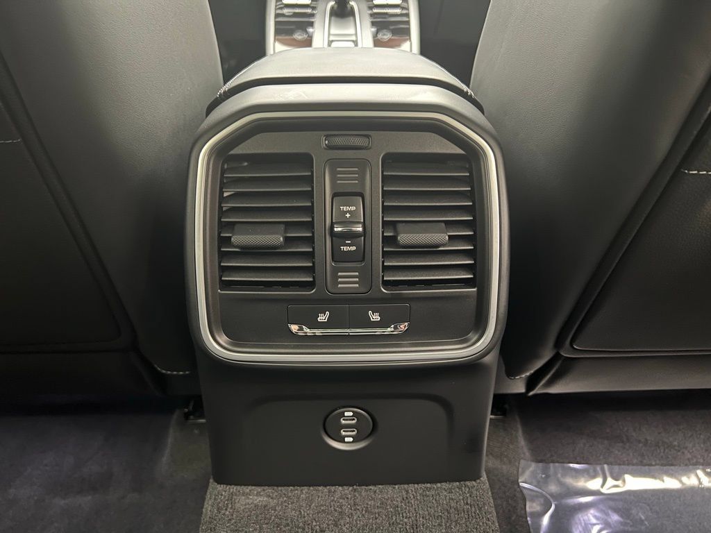 Used 2026 Porsche Macan AWD/4WD image 17
