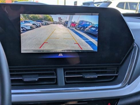 Used 2025 Chevrolet Trax LT w/ LT Convenience Package image 9