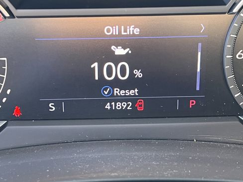 Used 2021 Cadillac XT4 Luxury w/ Cold Weather Package image 26