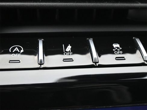 Used 2023 Jeep Grand Cherokee Altitude image 16