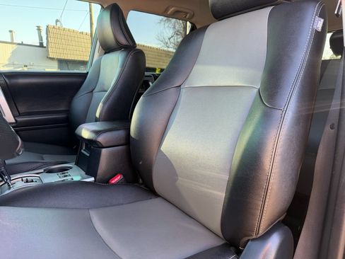 Used 2018 Toyota 4Runner SR5 Premium AWD/4WD image 28