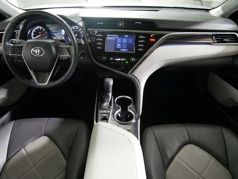 Used 2018 Toyota Camry XLE FWD image 10