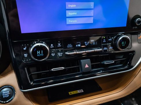 Used 2023 Toyota Highlander Platinum image 26