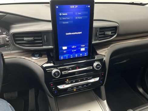 Used 2023 Ford Explorer Limited w/ Limited Technology Package image 21
