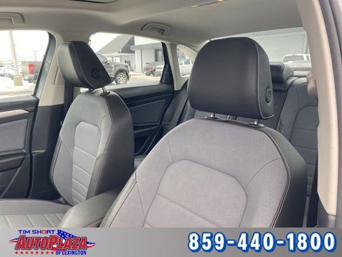 Used 2025 Volkswagen Jetta SE image 13