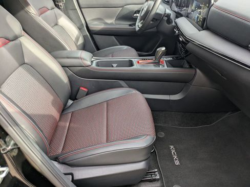 Certified 2025 Nissan Kicks SR image 29