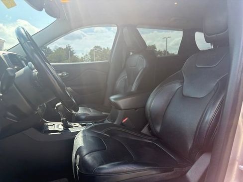 Used 2020 Jeep Cherokee Limited FWD image 23