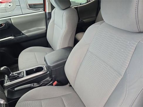 Used 2018 Toyota Tacoma SR5 image 17