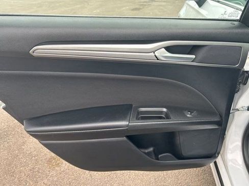 Used 2020 Ford Fusion SE FWD image 33