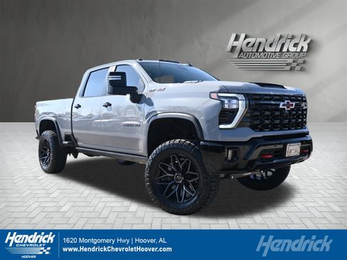 Used 2025 Chevrolet Silverado 2500 ZR2 w/ Technology Package image 1