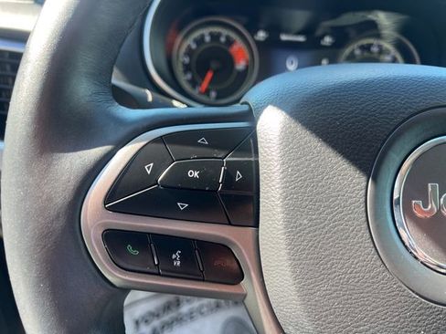 Used 2019 Jeep Cherokee Overland AWD/4WD image 25