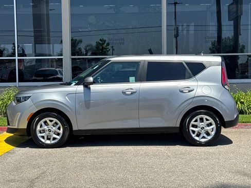 Used 2025 Kia Soul LX w/ LX Technology Package FWD image 7