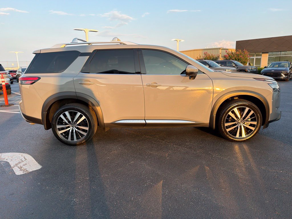 Used 2024 Nissan Pathfinder Platinum AWD/4WD image 6