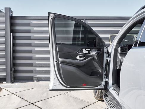 Used 2024 Mercedes-Benz GLS 63 AMG 4MATIC image 28