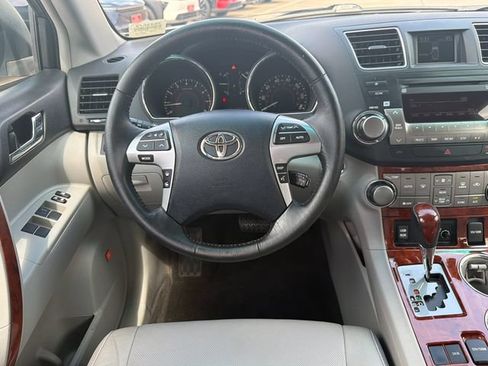 Used 2012 Toyota Highlander Limited FWD image 15