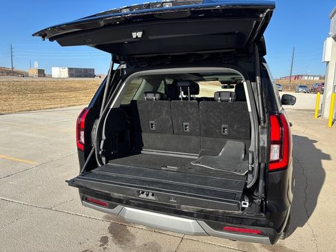 Used 2025 Ford Expedition Platinum AWD/4WD image 19