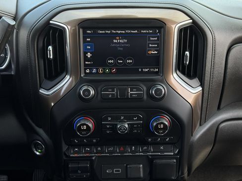 Used 2019 Chevrolet Silverado 1500 High Country w/ Technology Package AWD/4WD image 5