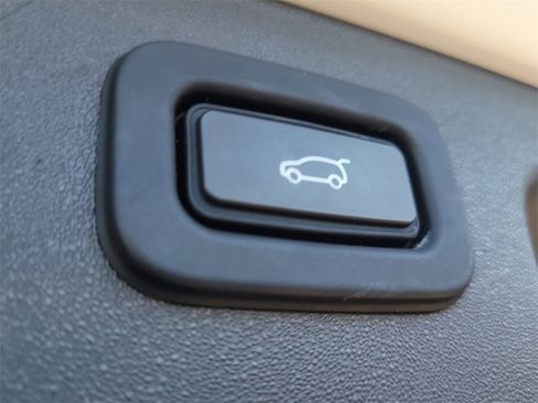 Used 2020 Land Rover Discovery Sport S image 9