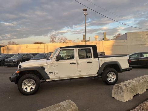Certified 2020 Jeep Gladiator Sport w/ Quick Order Package 24S image 5