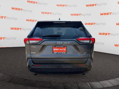 Used 2023 Toyota RAV4 LE AWD/4WD image 4