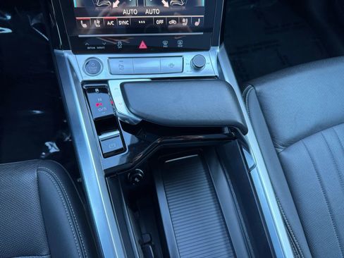 Used 2021 Audi e-tron Premium Plus w/ Premium Plus Package image 41