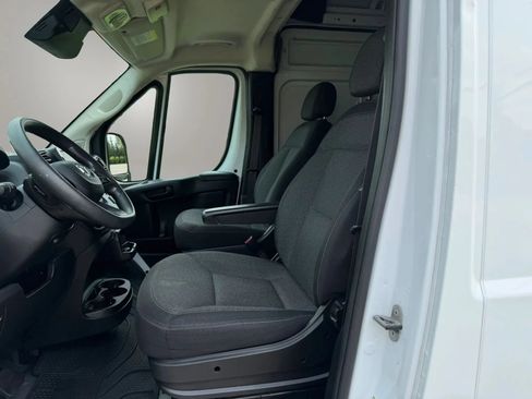 Used 2023 RAM ProMaster 2500 FWD image 2