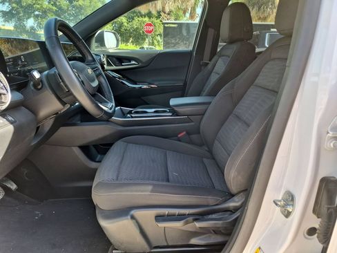 Used 2025 Chevrolet Equinox LT AWD/4WD image 17