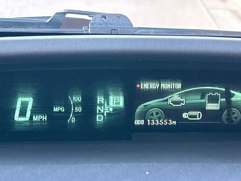 Used 2015 Toyota Prius image 15