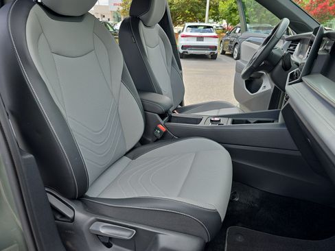 Used 2025 Volkswagen Tiguan SE R-Line AWD/4WD image 10