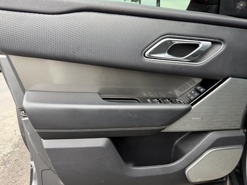 Used 2018 Land Rover Range Rover Velar S image 12