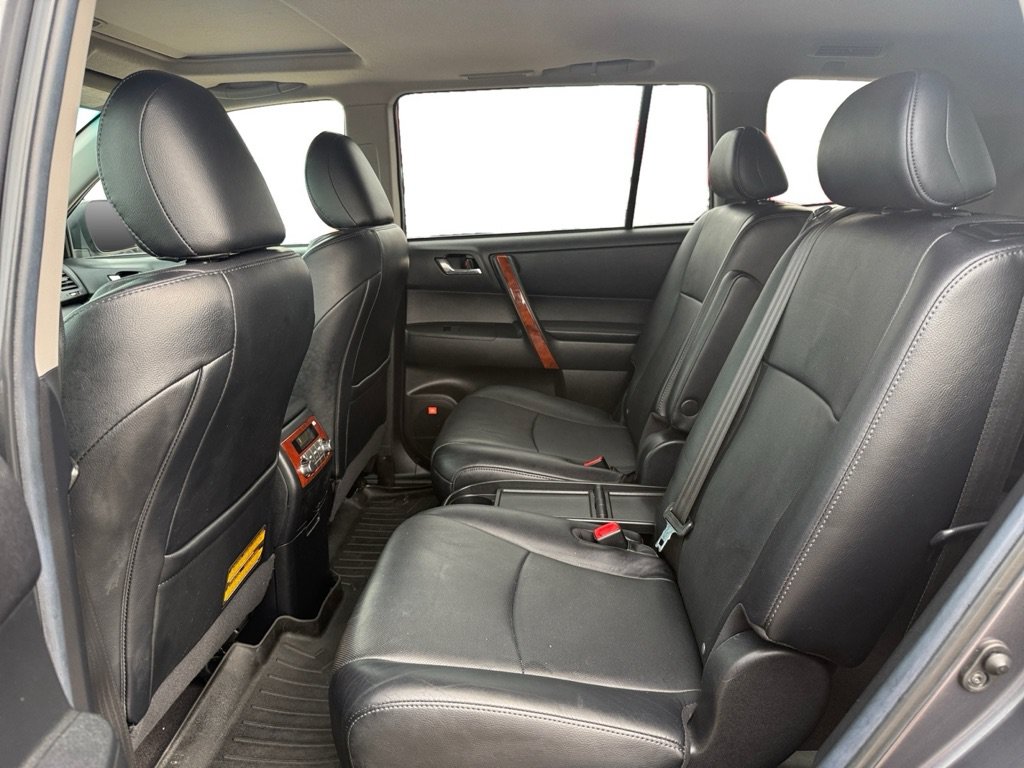 Used 2012 Toyota Highlander Limited w/ Tow Pkg AWD/4WD image 13