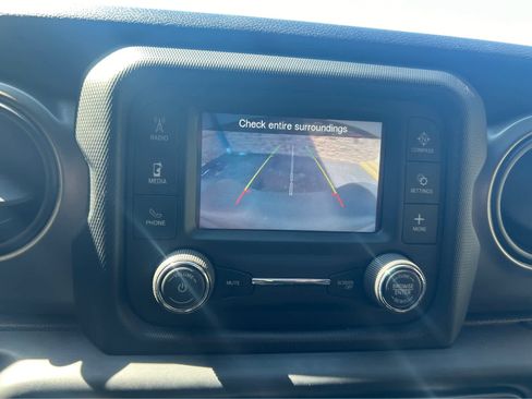 Used 2019 Jeep Wrangler Sport image 12