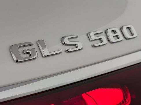 New 2026 Mercedes-Benz GLS 580 4MATIC image 9