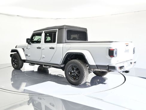 Certified 2022 Jeep Gladiator Willys image 8